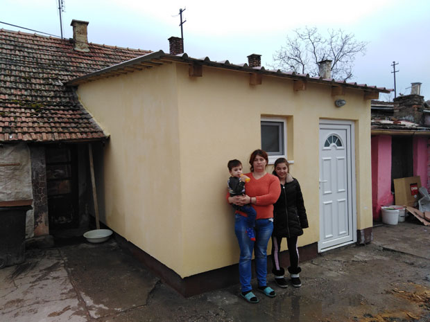 Сада се не боје ни кише, ни да ће им се таваница срушити на њих: Предузетници из Кикинде изградили стан за мајку са петоро деце (ФОТО)